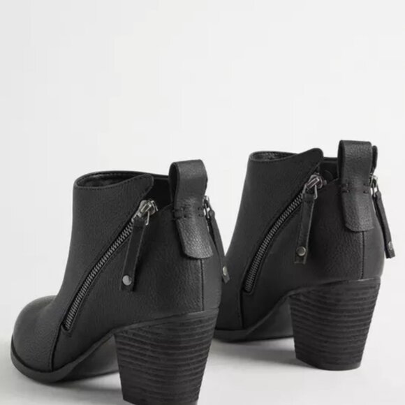 NEW Torrid Side Zip Heel Bootie 11WW - Picture 3 of 3